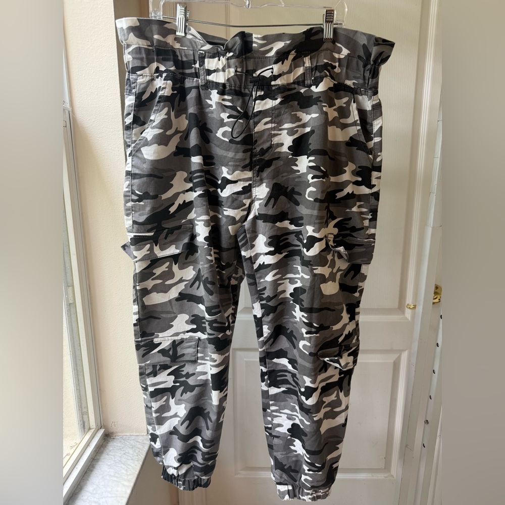 VIP Black & White Camouflage Joggers 22 - Picture 2 of 10